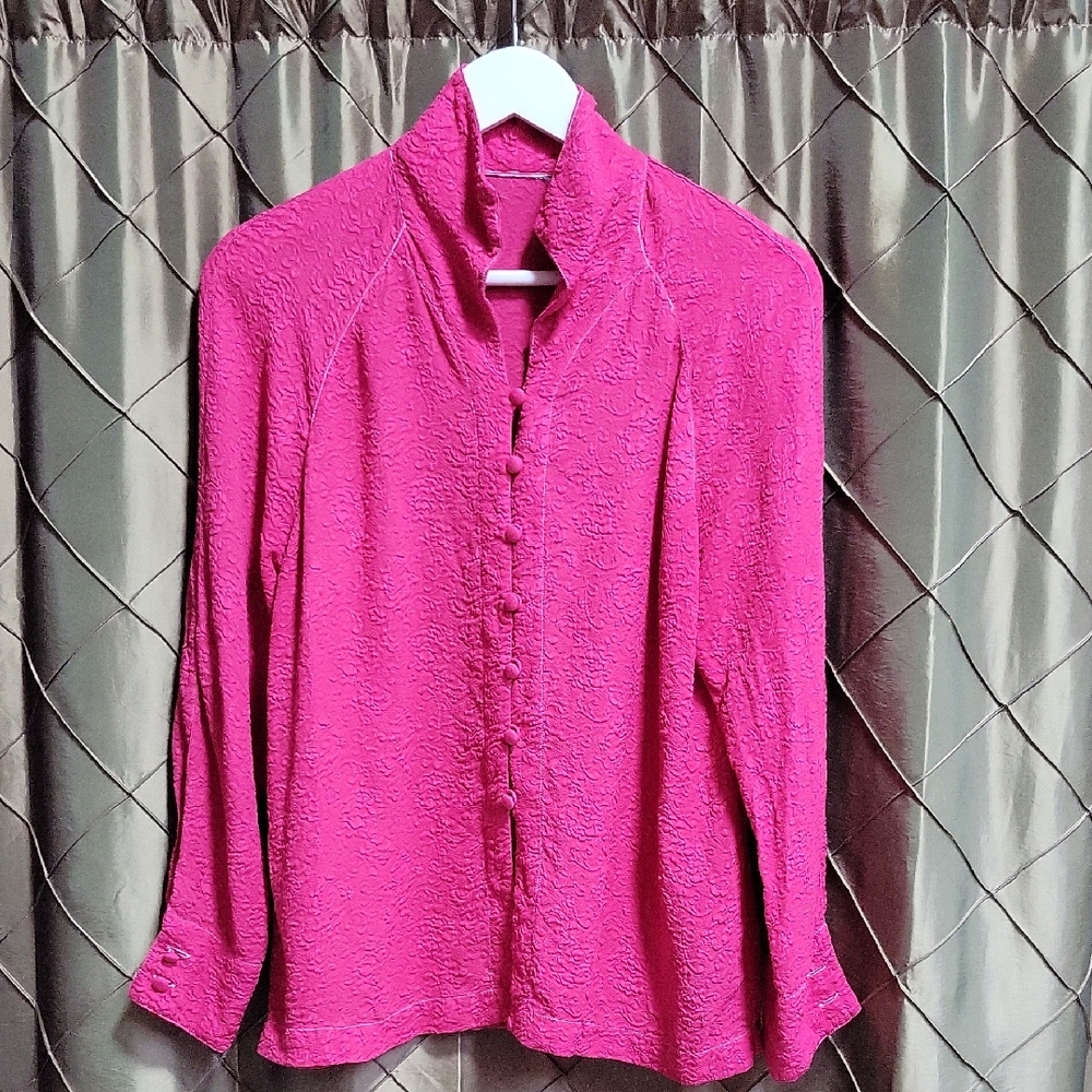 VGUC- Vintage Embossed Silk Blouse w/Contrast Stitching